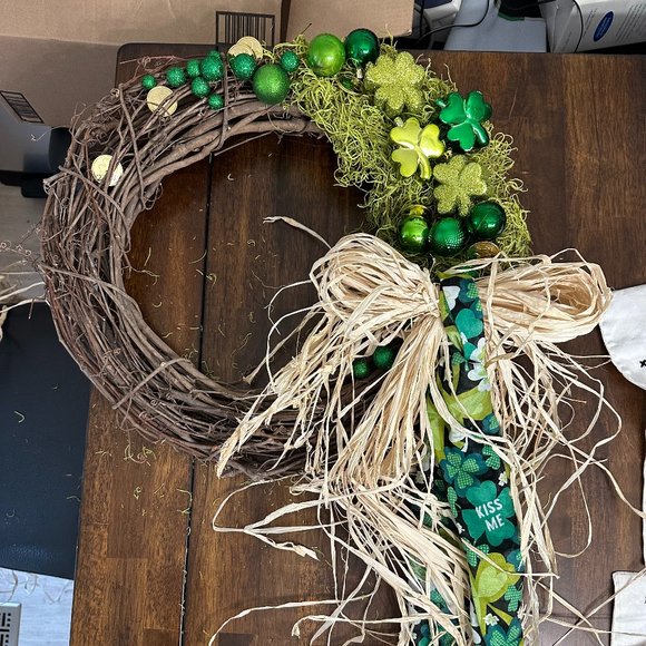 St Patrick's Wreath - Picture 9 of 10